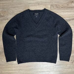 C.C. Filson 100% Lambswool V Neck Sweater